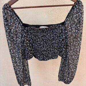 Floral Ruched Bodice Balloon-Sleeve Crop Top – Black & White